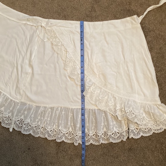 NWT Allie Rose white asymmetrical wrap skirt w/ embroidered/lace details, Large - Picture 11 of 13